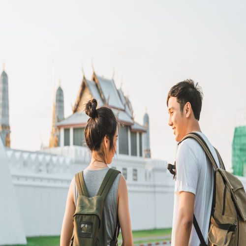 traveler-asian-coupl..._imresizer